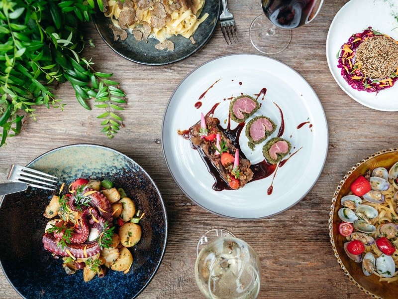 Le Café la Jatte by Alan Geam Paris 92200